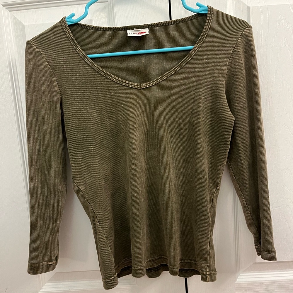 hush distressed green 3/4! long sleeve (M)